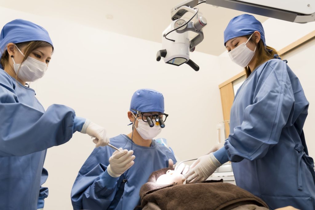 佐伯区歯医者　五日市歯医者　楽々園歯医者　海老園歯医者　廿日市市歯医者　マウスピース矯正　インプラント
社会人歯医者
