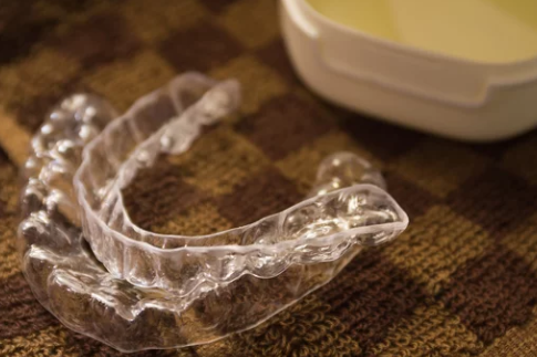 広島市歯医者　佐伯区歯医者　楽々園歯医者　海老園歯医者　吉見園歯医者　廿日市歯医者　五日市歯医者　マウスピース矯正　インプラント　噛みしめ　歯ぎしり　