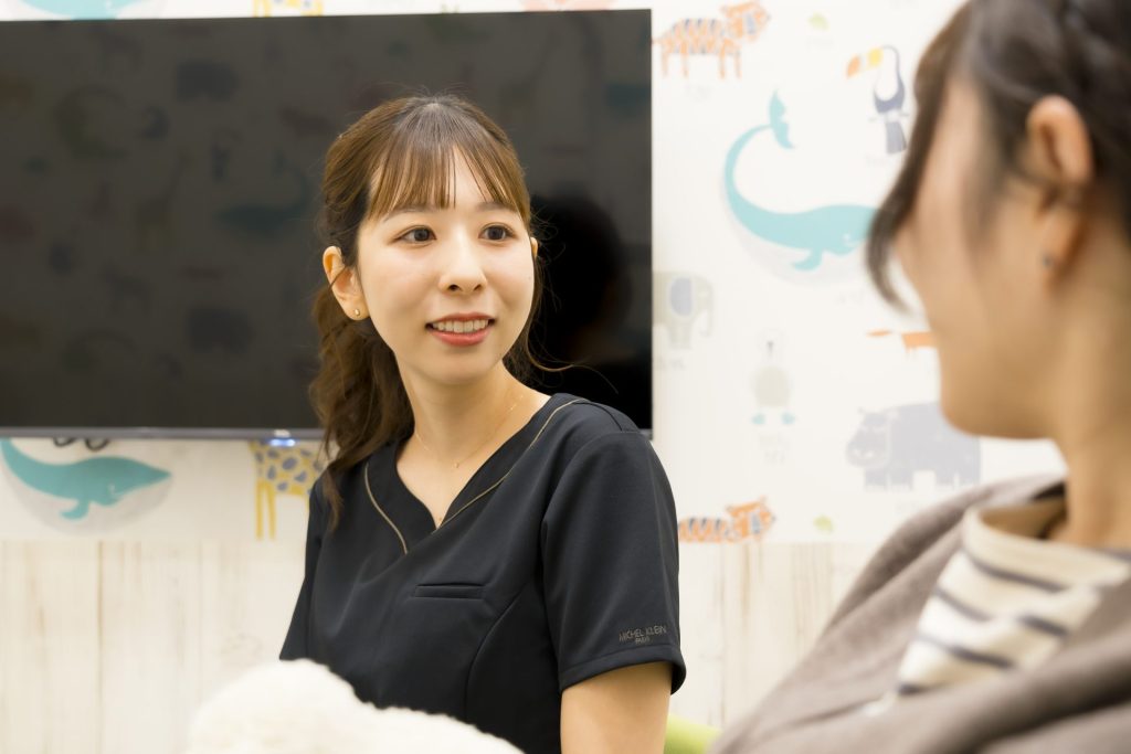 広島市歯医者　佐伯区歯医者　楽々園歯医者　海老園歯医者　えみたす歯科・矯正歯科　イオンタウン楽々園院　広島市でおすすめの歯医者　ファミリールームあり　個室診療　キッズスペースあり