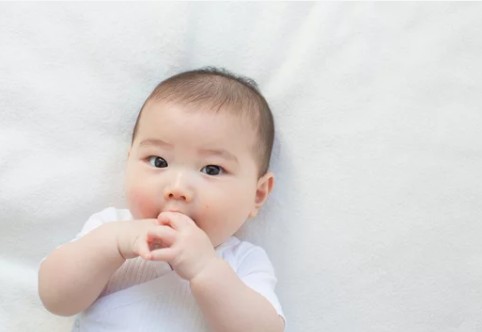 広島市佐伯区　歯医者　歯科　えみたす歯科・矯正歯科　イオンタウン楽々園院　広島市佐伯区歯医者　楽々園歯医者　五日市歯医者　吉見園歯医者　海老園歯医者　廿日市市歯医者　広島市おすすめ歯医者　廿日市市おすすめの歯医者　歯医者定期検診　予防歯科　赤ちゃんのおしゃぶり　指しゃぶり