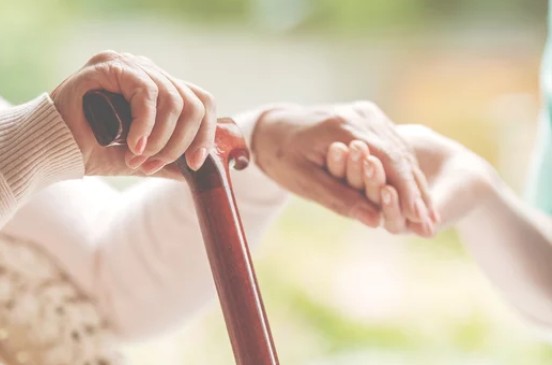 広島市佐伯区　歯医者　歯科　えみたす歯科・矯正歯科　イオンタウン楽々園院　広島市佐伯区歯医者　楽々園歯医者　五日市歯医者　吉見園歯医者　海老園歯医者　廿日市市歯医者　広島市おすすめ歯医者　廿日市市おすすめの歯医者　歯医者定期検診　予防歯科　介護予防