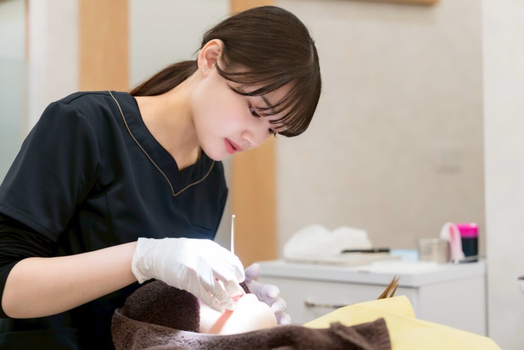 広島市歯医者　佐伯区歯医者　楽々園歯医者　海老園歯医者　廿日市市歯医者　えみたす歯科・矯正歯科　イオンタウン楽々園院　広島市でおすすめの歯医者　定期検診　通いやすい歯医者　20代男性　歯周病　予防歯科　早期治療　えみたす歯科歯科衛生士