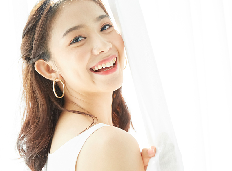 広島市歯医者　佐伯区歯医者　楽々園歯医者　海老園歯医者　廿日市市歯医者　えみたす歯科・矯正歯科　イオンタウン楽々園院　広島市でおすすめの歯医者　マウスピース矯正　マウスピース　マウスピースジュエリー　インビザライン　きらめく笑顔　女性