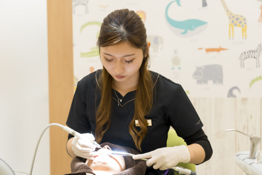 広島市歯医者　佐伯区歯医者　楽々園歯医者　海老園歯医者　廿日市市歯医者　えみたす歯科・矯正歯科　イオンタウン楽々園院　広島市でおすすめの歯医者　コーヒー　紅茶　着色　歯の着色　歯のケア　歯科衛生士