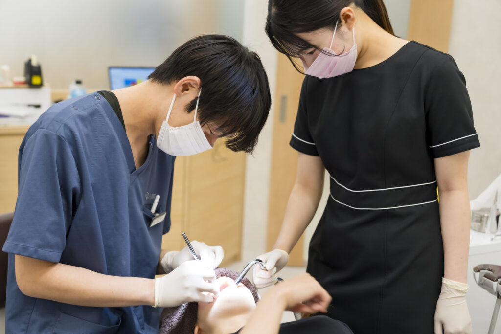 広島市歯医者　佐伯区歯医者　楽々園歯医者　海老園歯医者　廿日市市歯医者　えみたす歯科・矯正歯科　イオンタウン楽々園院　広島市でおすすめの歯医者　乳歯と永久歯の違い　えみたす歯科・矯正歯科でできるサポート