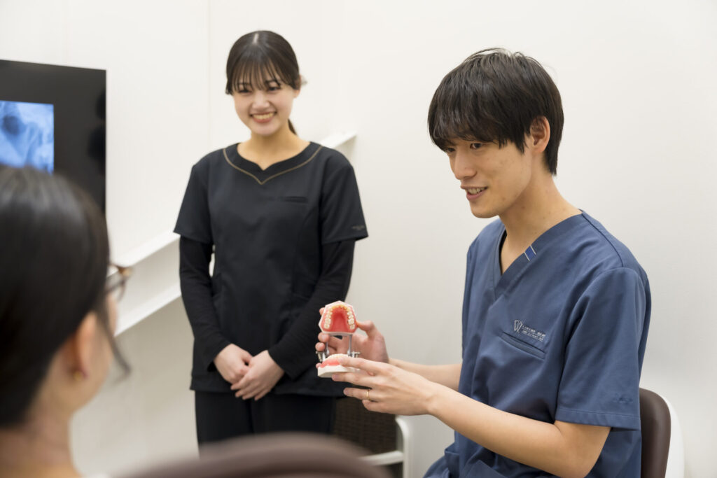 広島市歯医者 佐伯区歯医者 楽々園歯医者 海老園歯医者 廿日市市歯医者 えみたす歯科・矯正歯科 イオンタウン楽々園院 広島市でおすすめの歯医者 ストロー飲みと歯並びの関係 えみたす歯科・矯正歯科イオンタウン楽々園院歯科医師