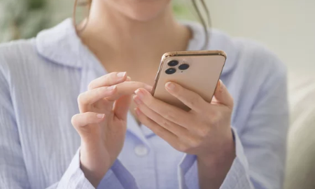 広島市歯医者　佐伯区歯医者　楽々園歯医者　海老園歯医者　廿日市市歯医者　えみたす歯科・矯正歯科　イオンタウン楽々園院　広島市でおすすめの歯医者　スマホ首　スマホ首とかみ合わせの影響