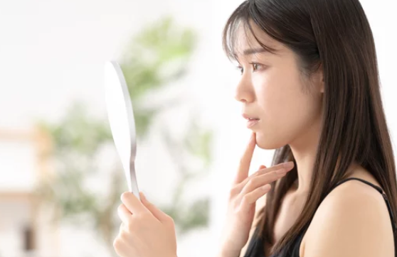 広島市歯医者　佐伯区歯医者　楽々園歯医者　五日市歯医者　海老園歯医者　吉見園歯医者　廿日市歯医者　えみたす歯科・矯正歯科　イオンタウン楽々園院　歯の色　歯医者　歯科医院