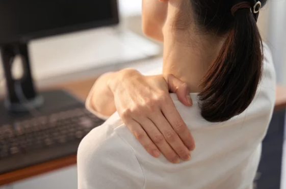 広島市歯医者　佐伯区歯医者　楽々園歯医者　海老園歯医者　廿日市市歯医者　えみたす歯科・矯正歯科　イオンタウン楽々園院　広島市でおすすめの歯医者　舌の位置　口腔内に与える影響