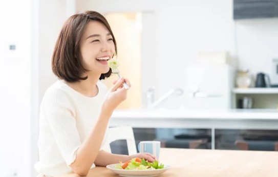 広島市歯医者　佐伯区歯医者　楽々園歯医者　海老園歯医者　廿日市市歯医者　えみたす歯科・矯正歯科　イオンタウン楽々園院　広島市でおすすめの歯医者　食生活と口元の美しさの関係