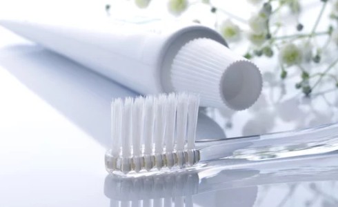 広島市歯医者　佐伯区歯医者　楽々園歯医者　海老園歯医者　廿日市市歯医者　えみたす歯科・矯正歯科　イオンタウン楽々園院　広島市でおすすめの歯医者　歯磨き　電動歯ブラシと歯ブラシどっちがいい